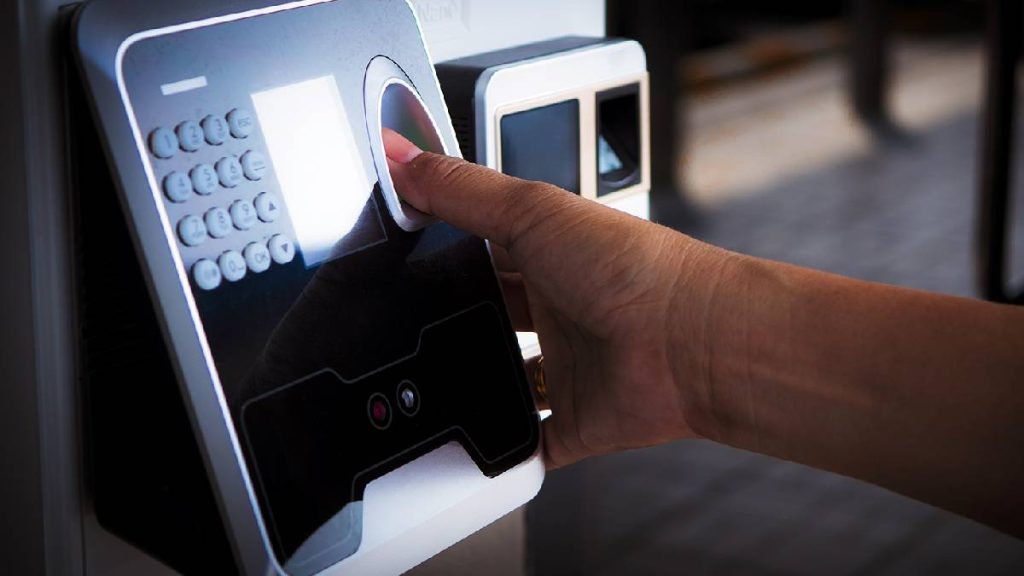 راهنمای خرید سیستم کنترل تردد هوشمند برای سازمان ها