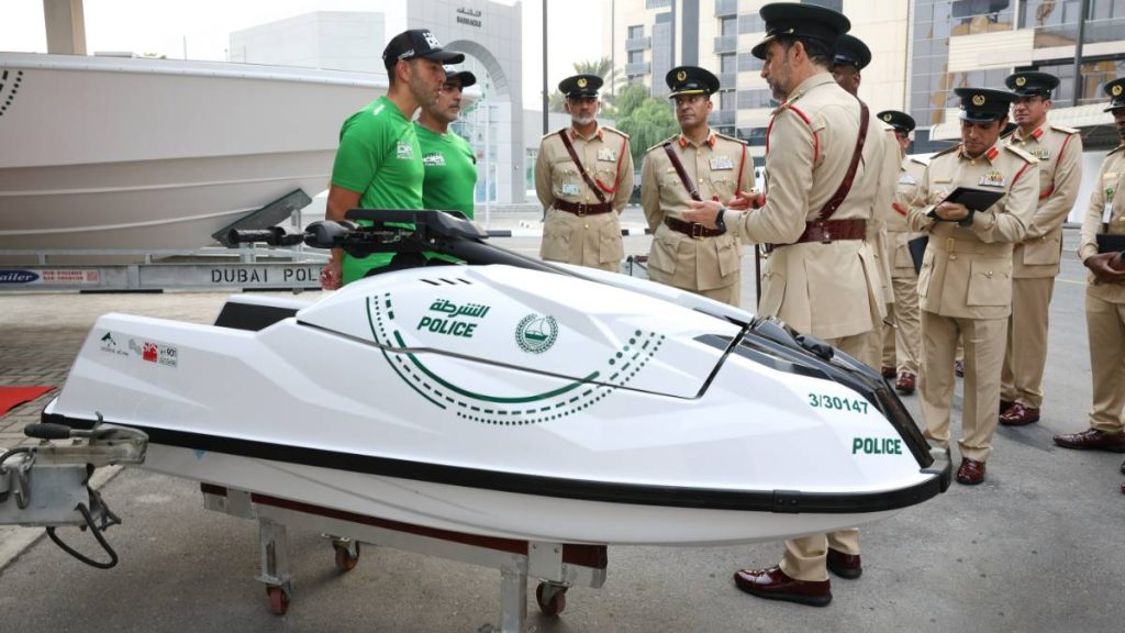 تکنولوژیهایی که پلیس هوشمند دبی برای تعقیب مجرمان استفاده میکند! 2 پلیس هوشمند