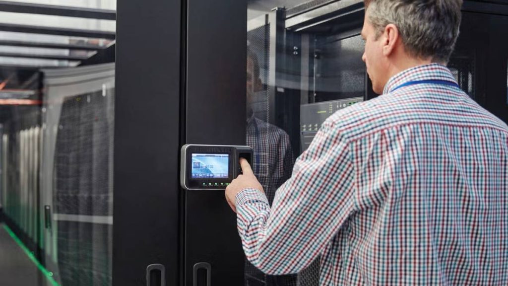 اکسس کنترل هوشمند برای اتاق سرور و اماکن امنیتی 1 اکسس کنترل