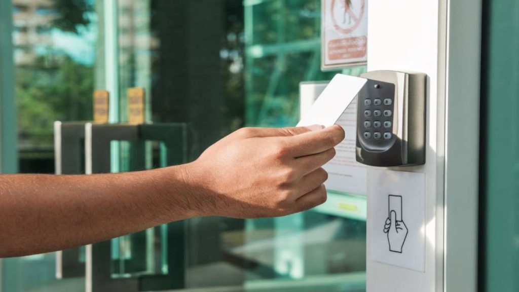 اکسس کنترل هوشمند برای اتاق سرور و اماکن امنیتی 3 اکسس کنترل