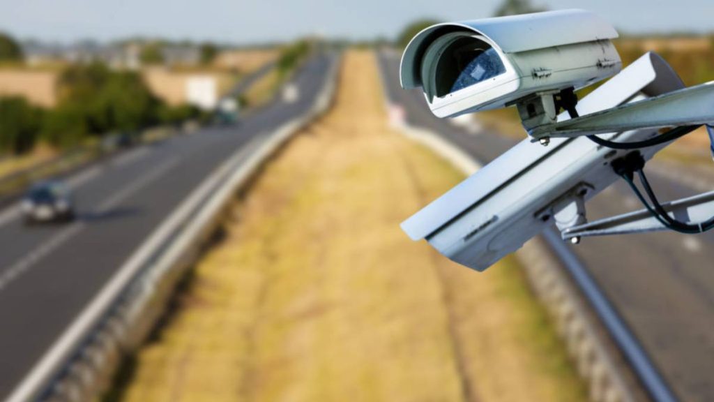 پلاک خوان جاده ای | تفاوت با نسخه های پارکینگی 4 پلاک خوان جاده ای