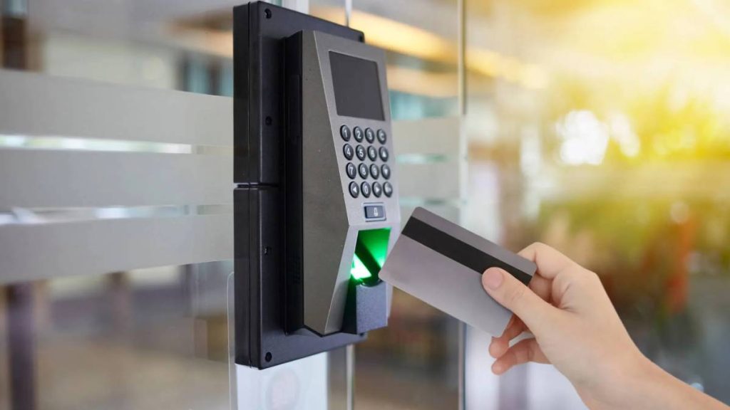 ارزان ترین راه کنترل تردد پرسنل 3 ارزان ترین راه کنترل تردد پرسنل
